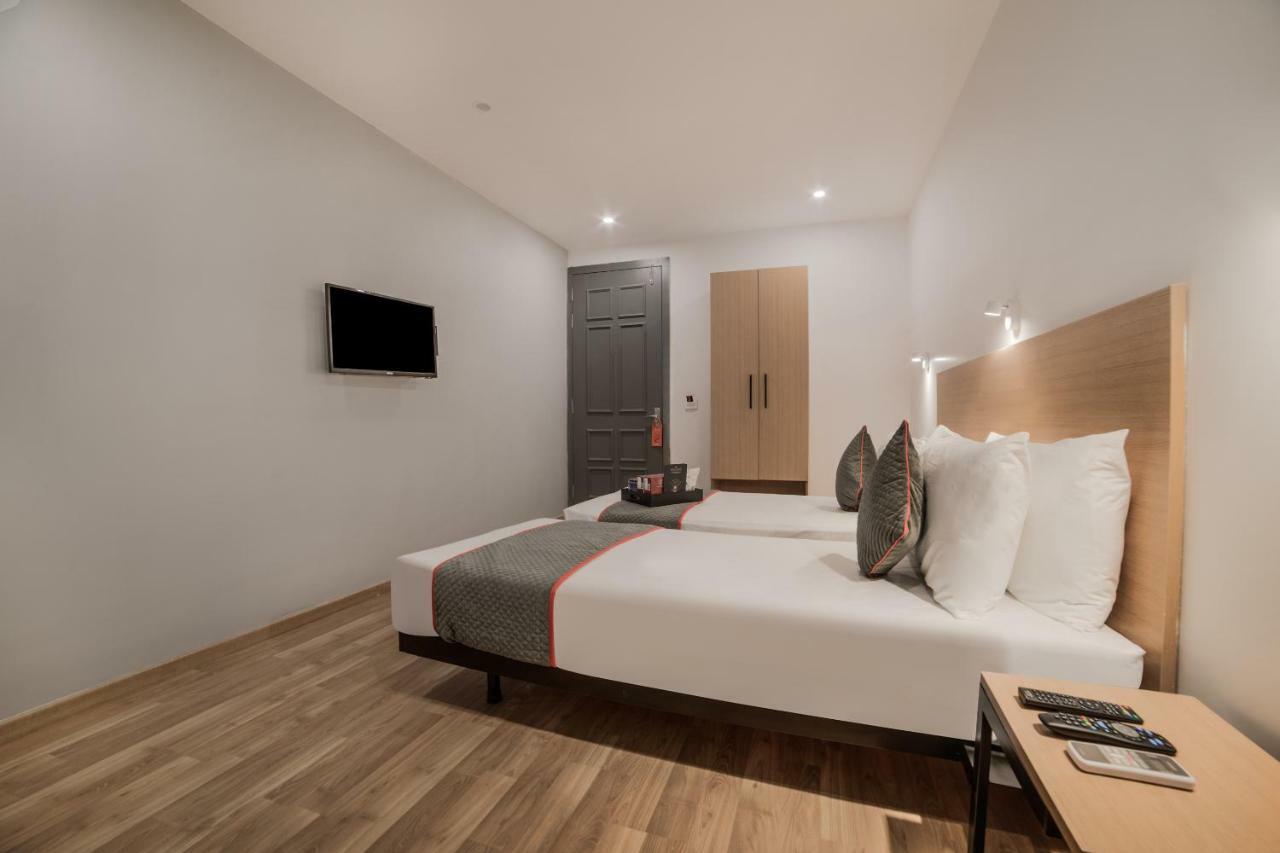 Oyo Townhouse 086 Pankha Road Hotel Nuova Delhi Esterno foto