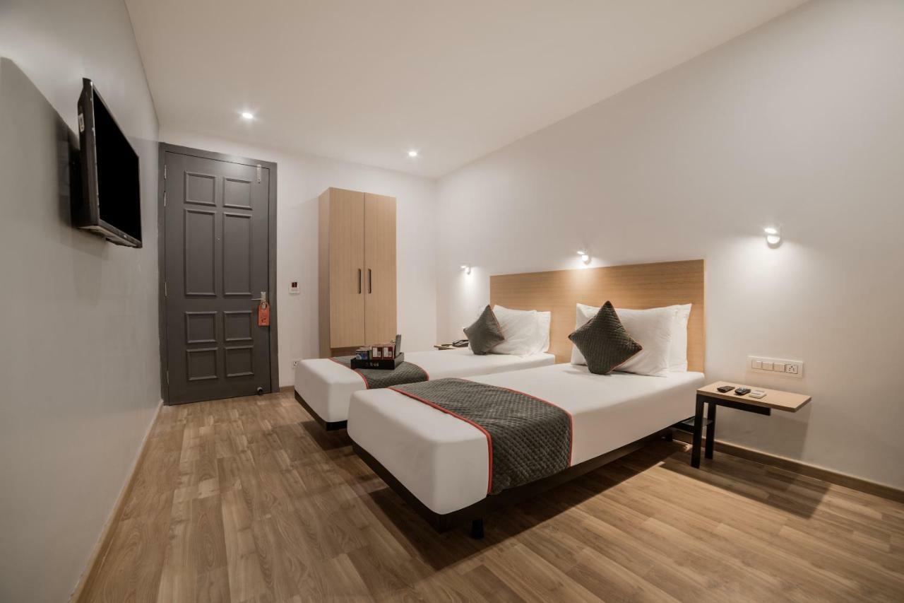 Oyo Townhouse 086 Pankha Road Hotel Nuova Delhi Esterno foto