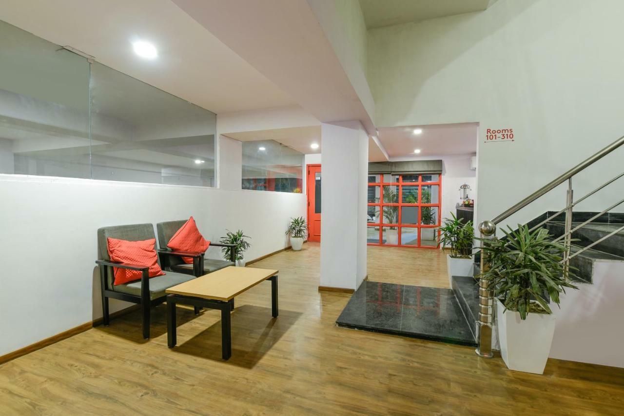 Oyo Townhouse 086 Pankha Road Hotel Nuova Delhi Esterno foto