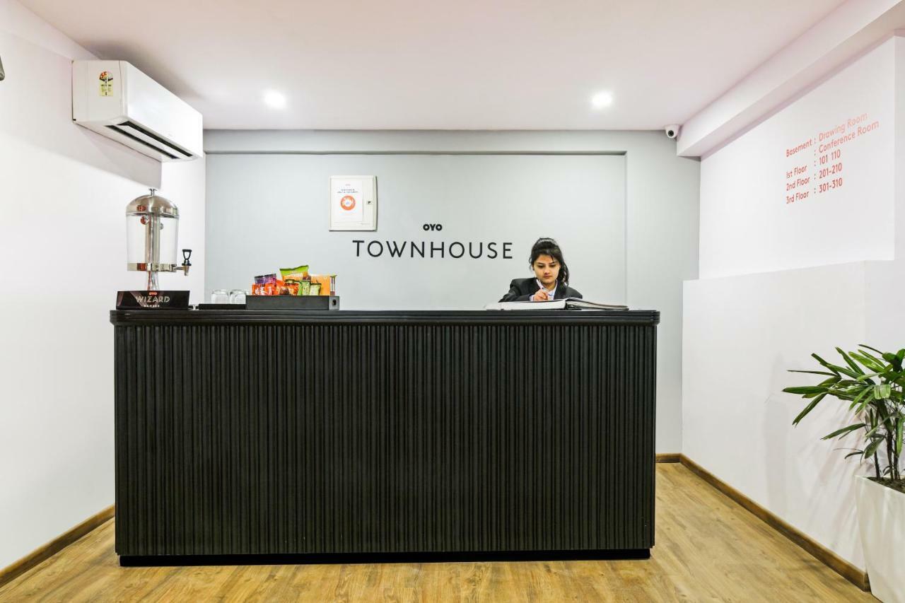 Oyo Townhouse 086 Pankha Road Hotel Nuova Delhi Esterno foto